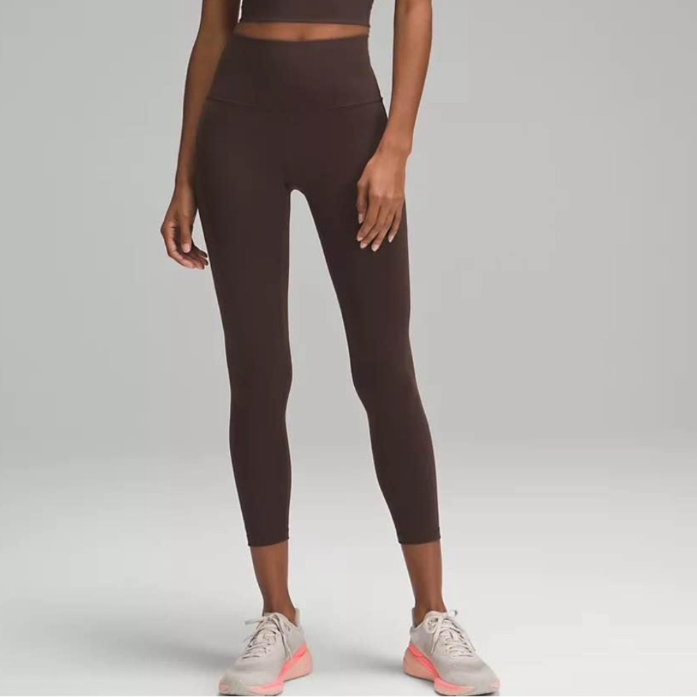 Lululemon Athletica Wunder Under leggings with pockets